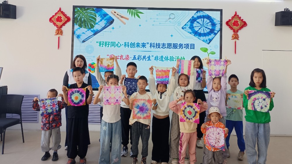 银川市金凤区海珀兰轩社区：五彩扎染迎国庆 籽籽同心传非遗