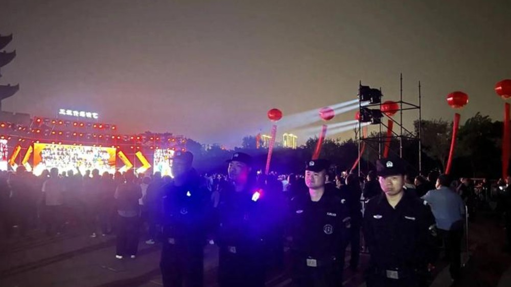 韩城公安巡特警：月满中秋万家安 警护平安守护团圆