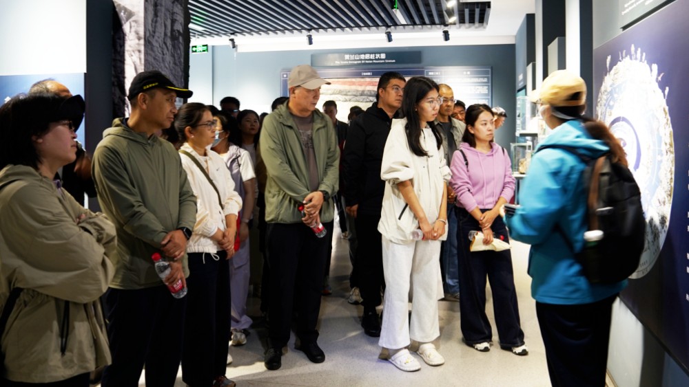 登高贺兰踏歌行 检心筑梦石榴红