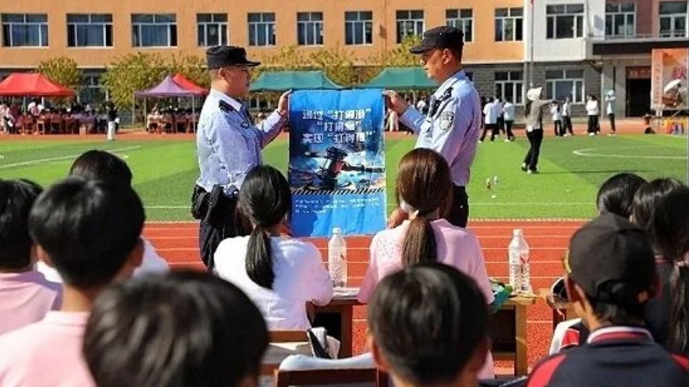 冰城公安：让法治阳光照亮少年成长路