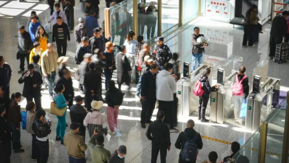 佳木斯铁警以“实招”换旅客“安心”