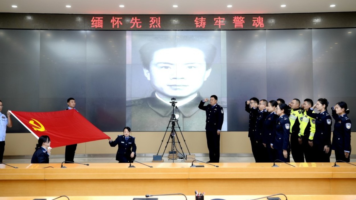 新疆霍尔果斯市公安局：缅怀先烈铸警魂 赓续血脉践初心