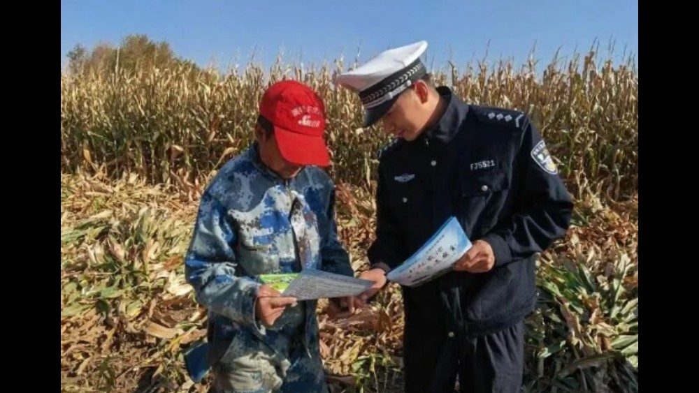 月满中秋护农桑 藏蓝护航丰收季——吉林扶余公安全力筑牢秋收安全屏障