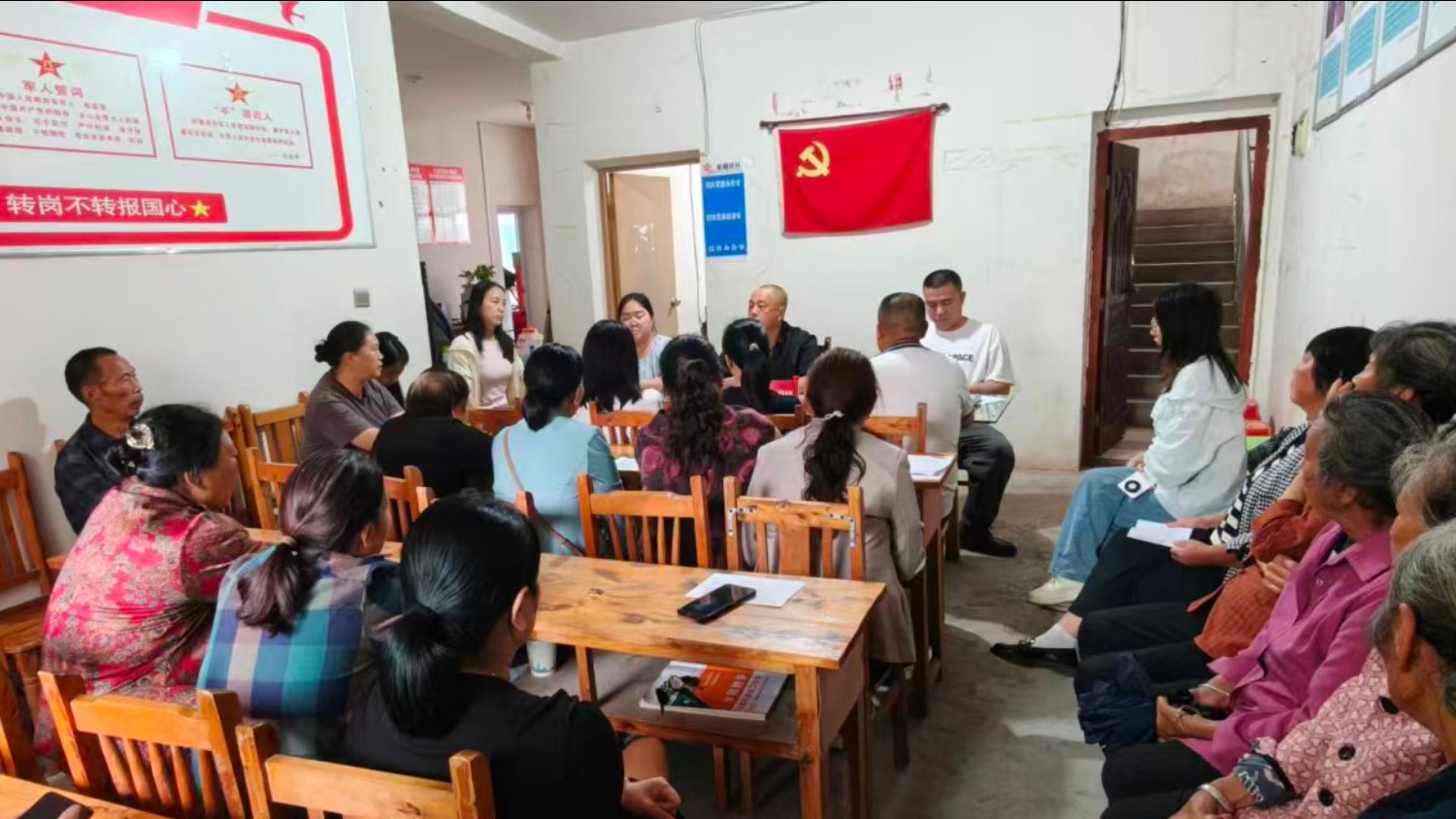 岳池县龙湖社区开展民族团结集中学习活动 厚植共同体意识