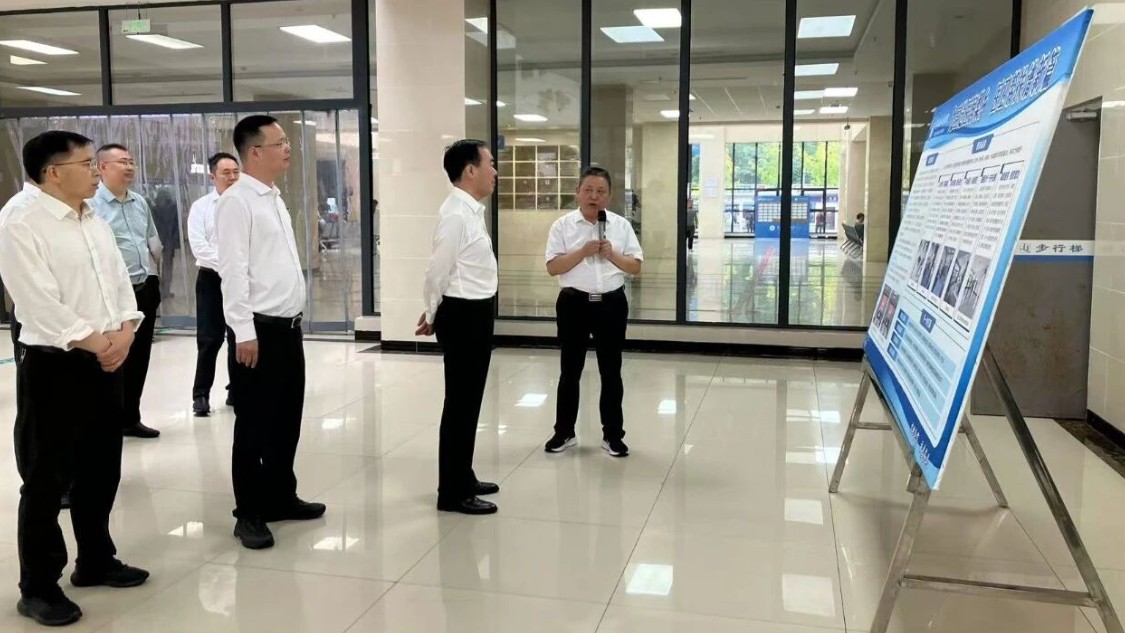 伍荣华来苍溪参加全市宗教界庆祝新中国成立77周年升国旗仪式并开展调研