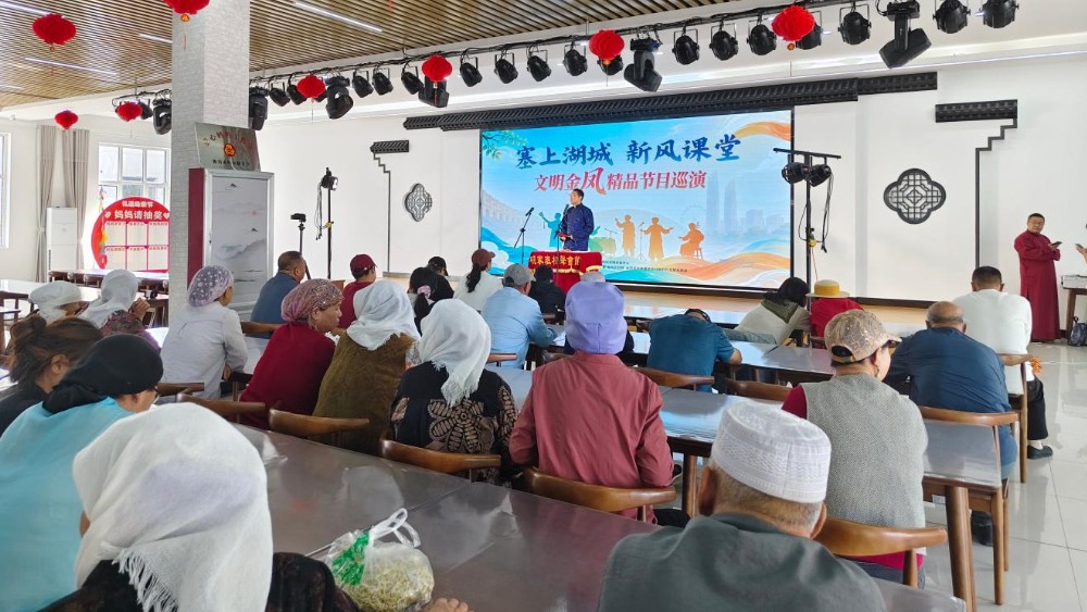 银川市金凤区清馨苑社区：当社区遇上乡村 这场曲艺专场“笑”果拉满