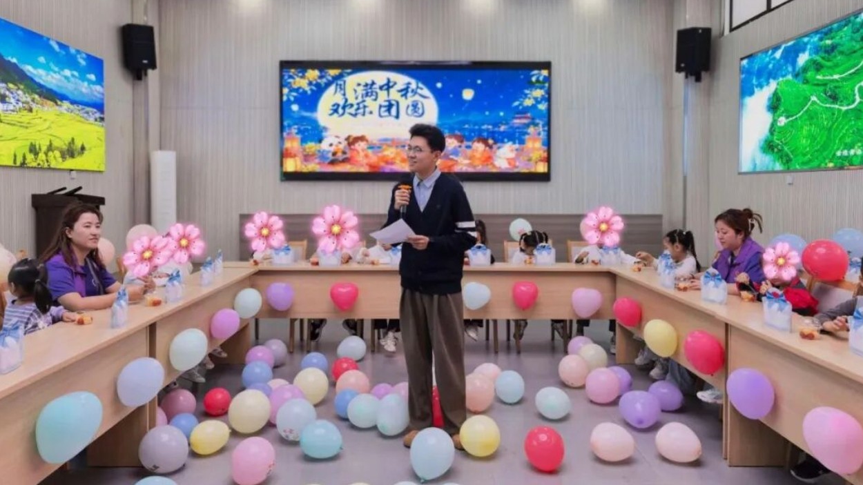 达州万源市：月满中秋暖童心 爱心相伴共成长
