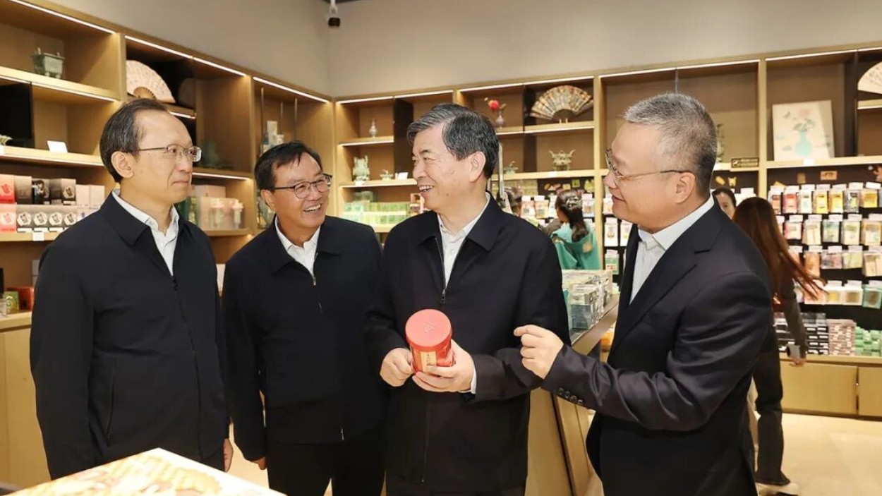 周祖翼调研检查节日期间安全稳定和文旅市场服务保障等工作时强调 全力守安全保畅通护稳定惠民生 让全省人民度过欢乐祥和国庆假期