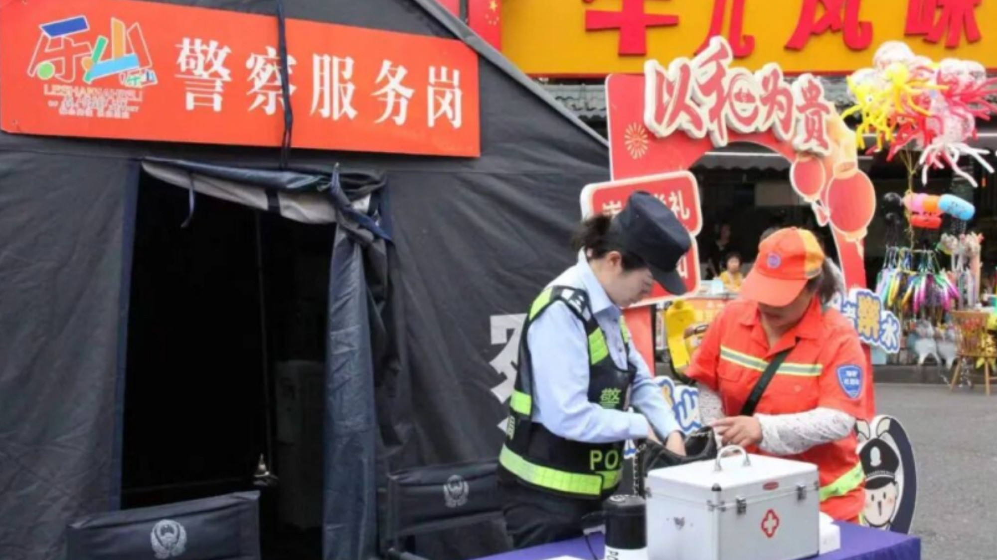 四川乐山：烟火嘉州里，他们是不打烊的平安灯塔