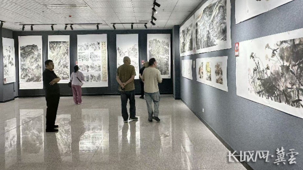 保定定兴：举办京保美术精品邀请展喜迎国庆