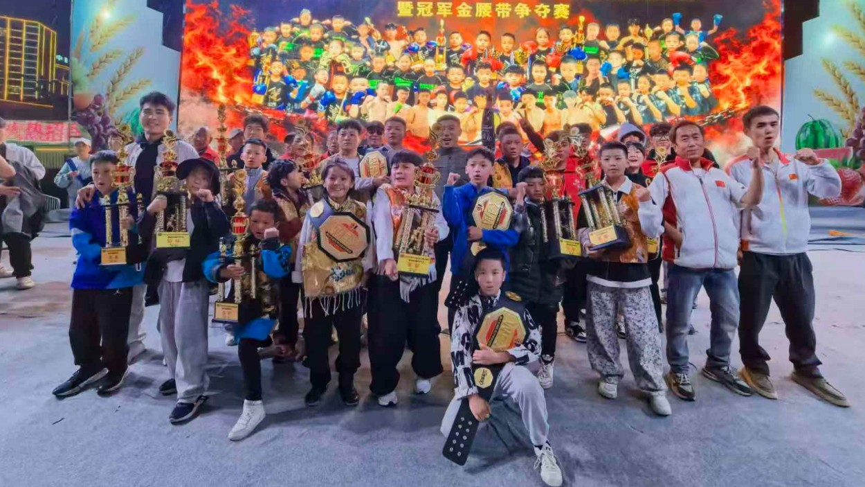 高原擂台燃战火 五省健儿逐金腰