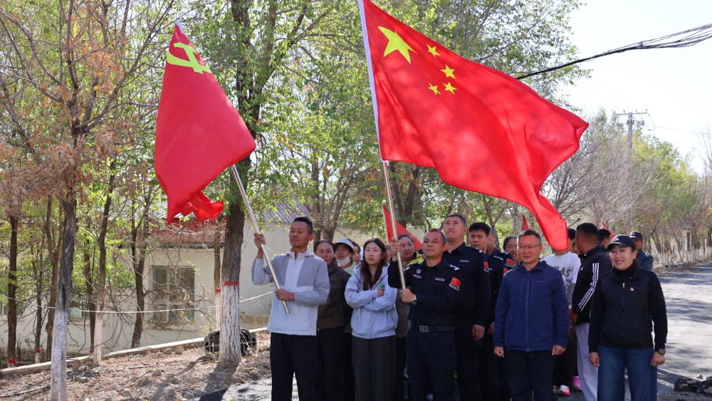 联建共建庆国庆 徒步戍边促团结