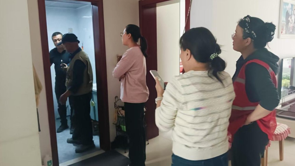 银川市金凤区银丰社区：一管漏水起隔阂 温情调解暖两家