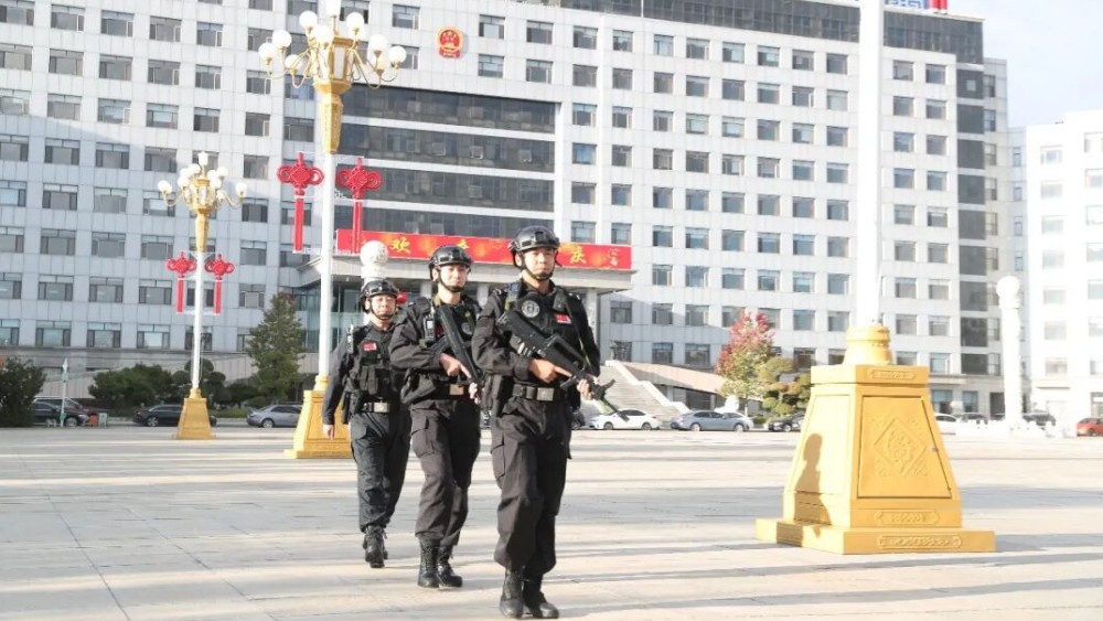 绥化公安全力护航国庆假期