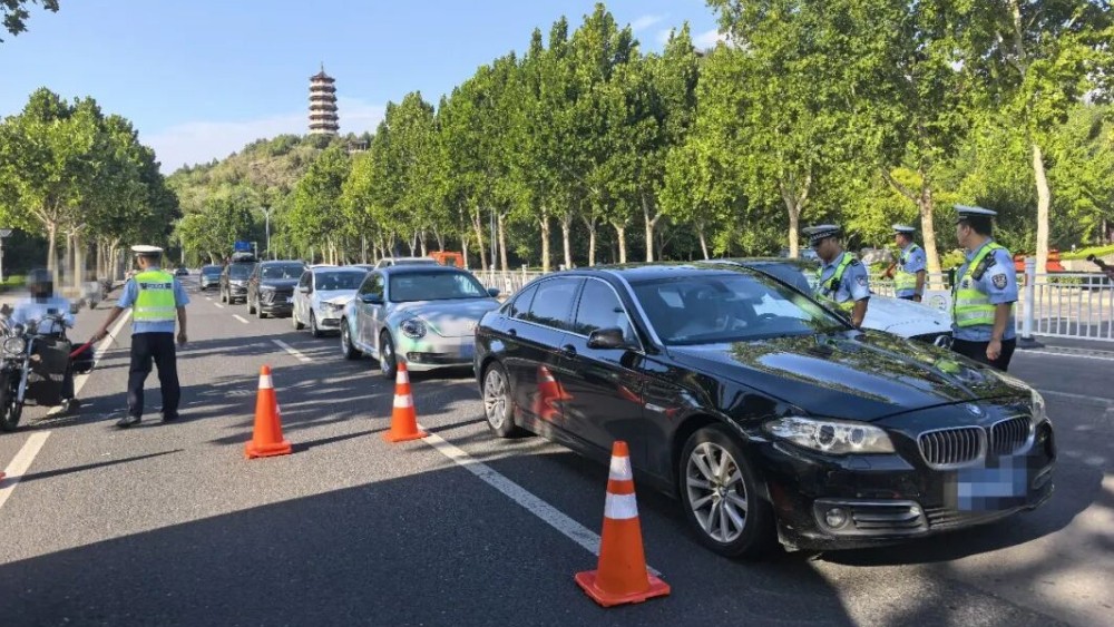 路面隐患不过夜！临朐交警假期严查整治“不打烊”
