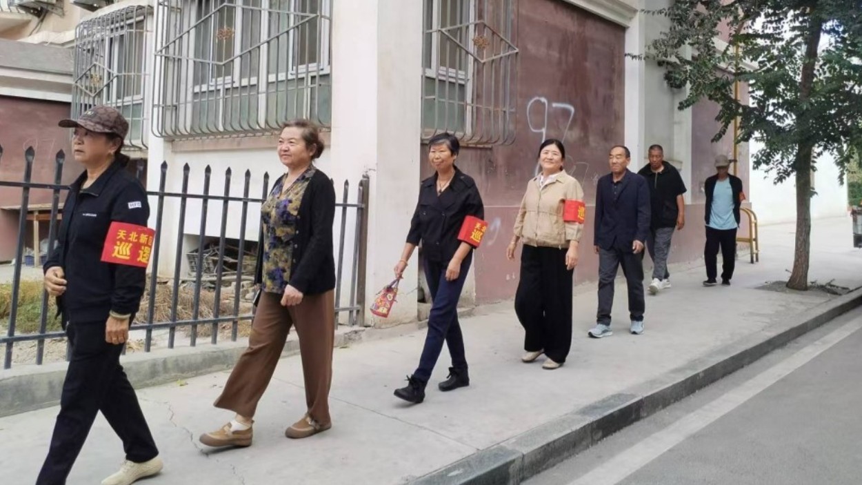 新疆生产建设兵团第七师胡杨河市司法局天北新区司法所：流动普法巡逻队 守护辖区平安