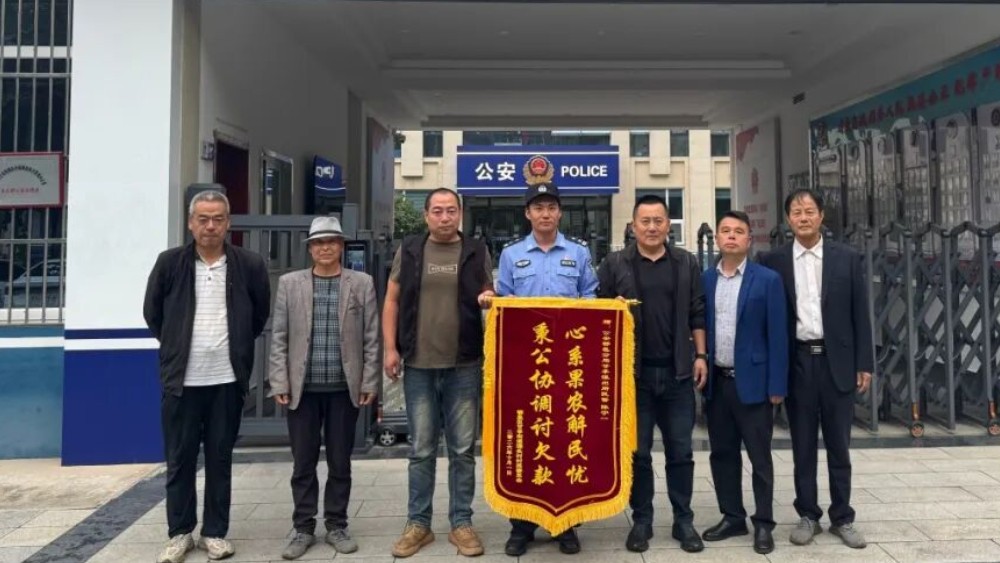 甘亭派出所护航果农“钱袋子”