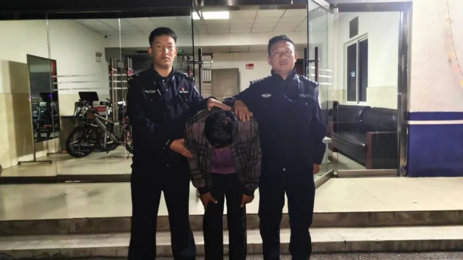 露头就打护民生！炉霍公安快查快处一起二人结伙盗窃案