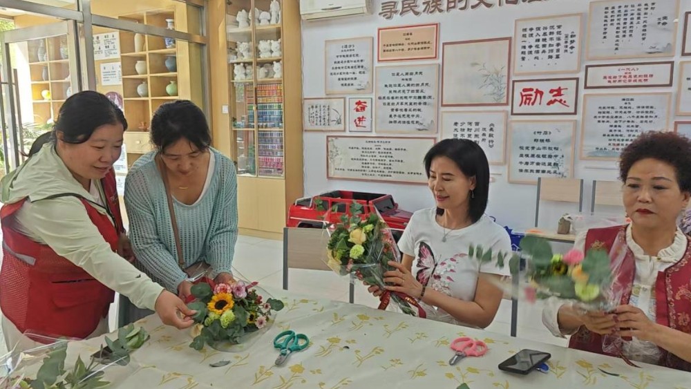 银川市兴庆区泰和社区：一束鲜花寄深情 民族团结迎双节