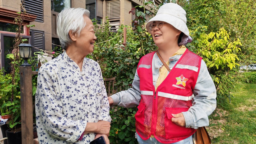 银川市金凤区海珀兰轩社区：网格员化身“贴心小管家” 独居老人有了“临时儿女”