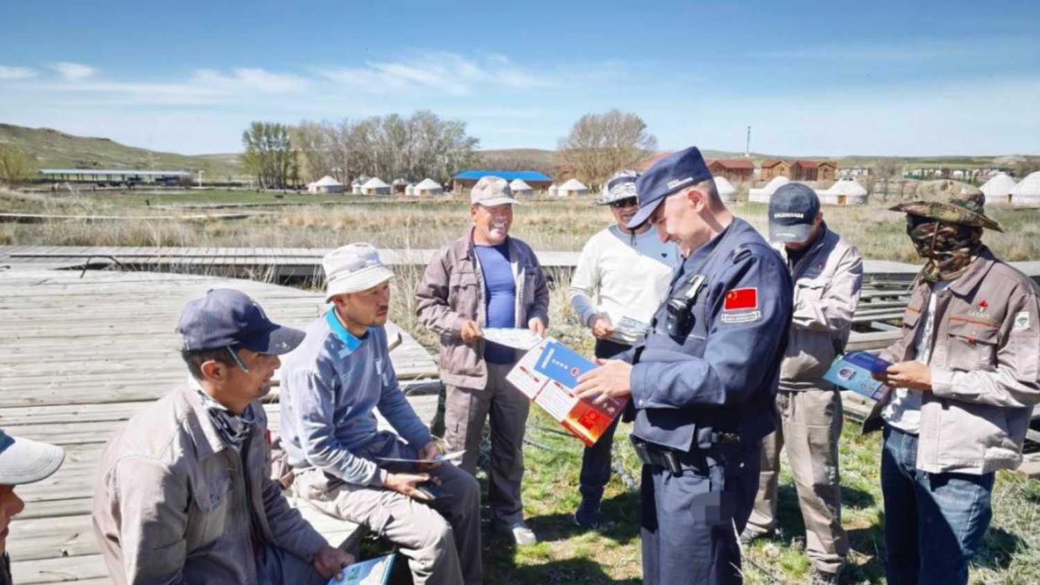 党建擎起边关旗帜 警力筑就藏蓝堤坝
