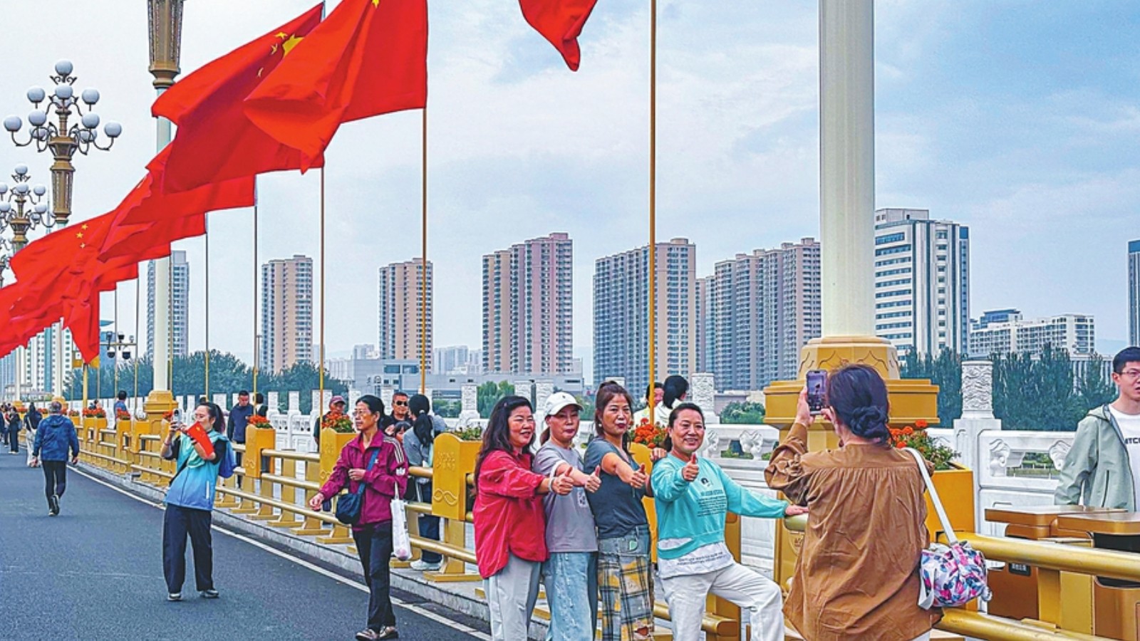 三晋大地“中国红”爱国情怀记心中