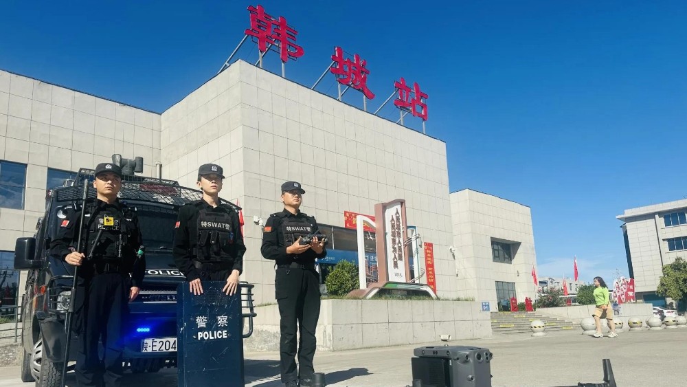 韩城公安巡特警：国庆佳节我在岗 巡逻防控保平安