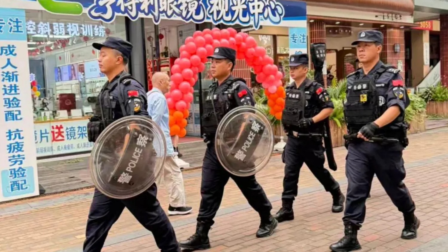 【国庆我在岗】内江东兴公安全力守护辖区平安稳定！