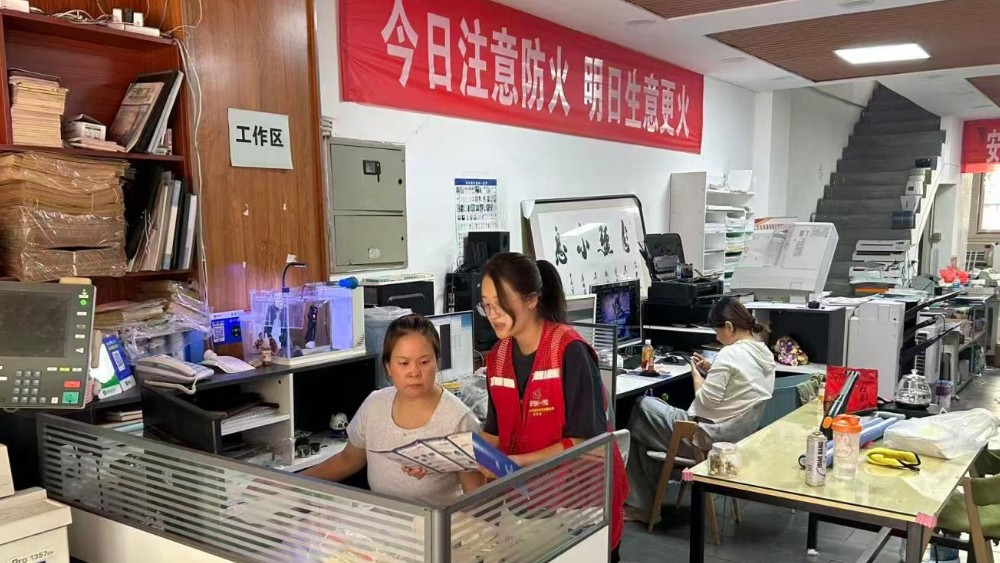 银川市兴庆区东方社区：普法进商铺 平安护商圈