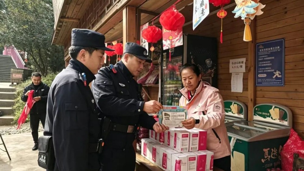 景区普法识黑恶 冰城公安送上“平安大礼包”