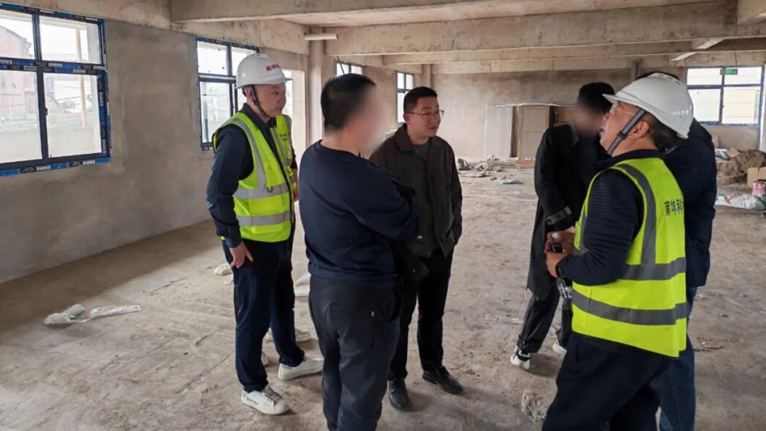 邻水县法院：厂房裂缝起纷争，“法院+商会”解企忧
