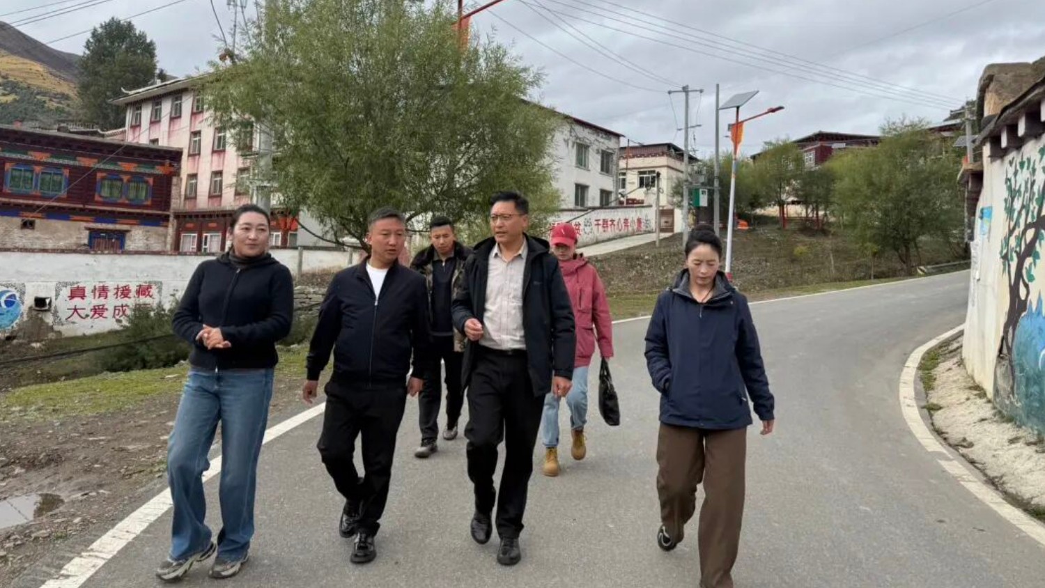 下沉一线察实情  靶向督导促落实——甘孜县检察院督导夺多乡重点工作