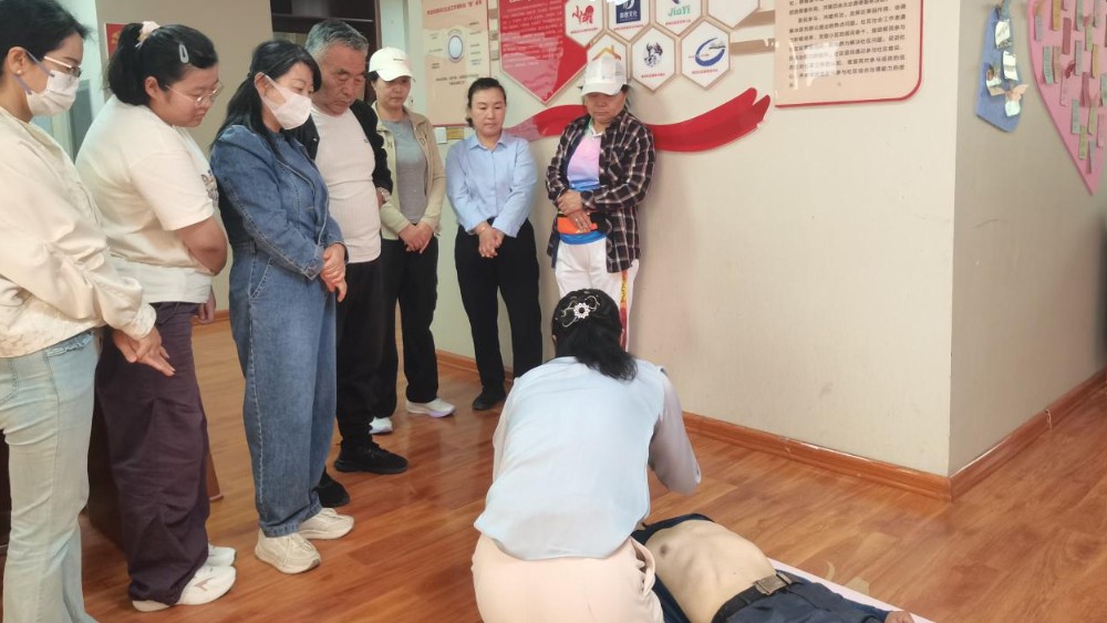 银川市兴庆区泰和社区：银发课堂解锁应急“保命技能” 乐龄平台筑牢平安“守护屏障”