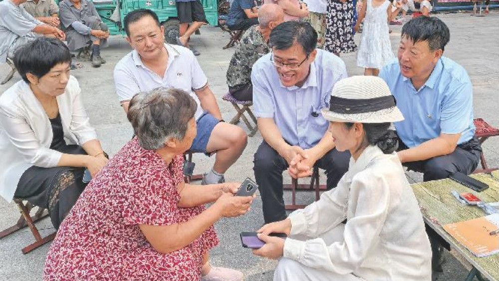 大集上摆起小茶桌，代表赶集听民声