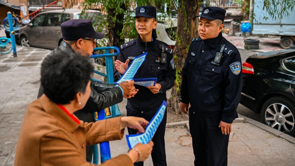 “不要轻信保健品推销噱头，不要把医保卡交由他人保管！”冰城公安守好群众“看病养老钱”
