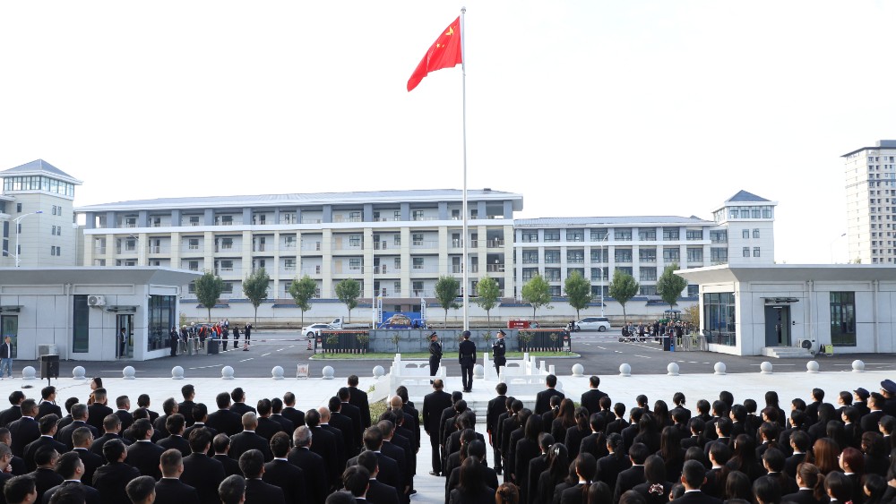河南省南阳市方城县法院举行升国旗暨宪法宣誓仪式