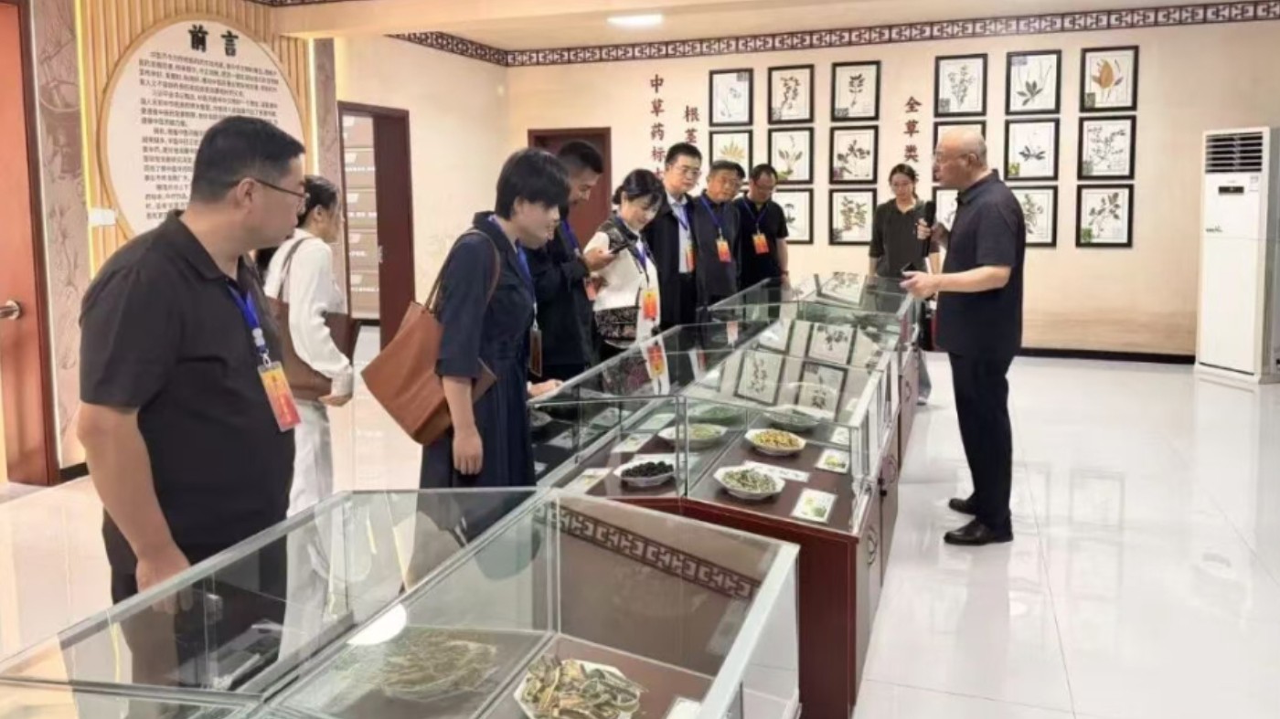 广平县人大常委会视察县中医医院