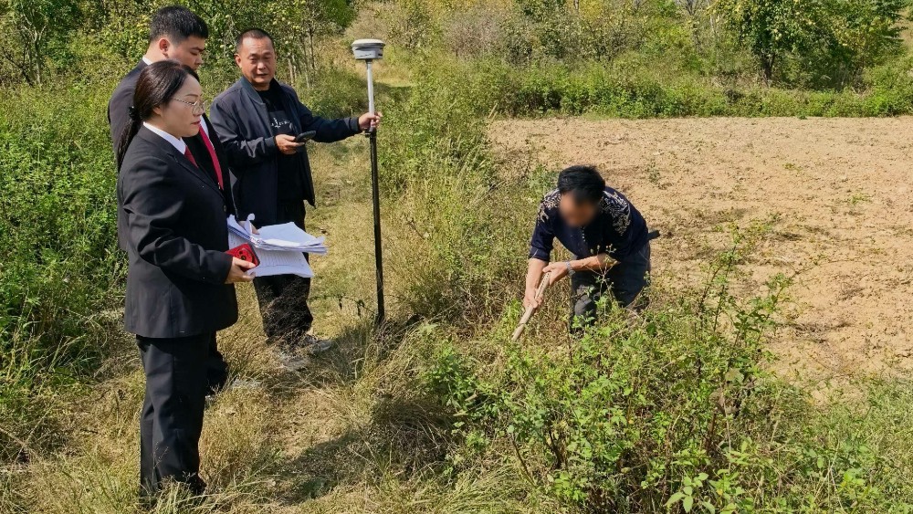 河南省南阳市方城县法院：实地勘验明边界 德孝润法护乡邻  