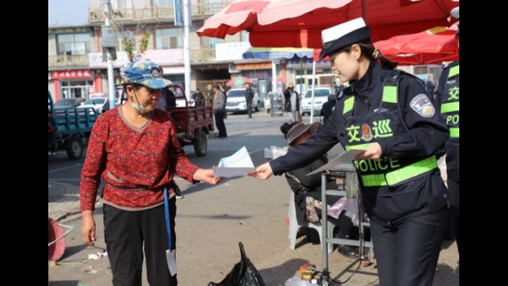 美丽乡村行 安全进乡村——吉林四平交警到叶赫镇守护群众平安出行路
