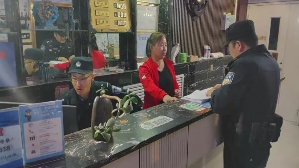严查隐患筑防线 护航青春净环境