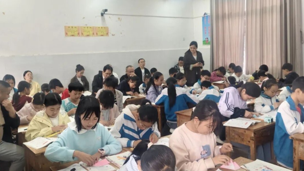 新师登台展课堂风采 青蓝接力育山乡桃李