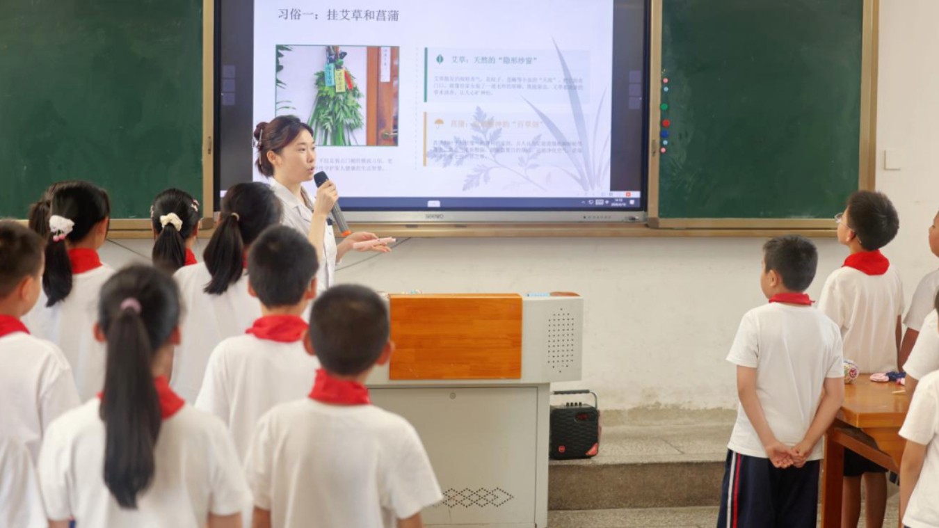 德阳市中江县：一囊药香种廉心
