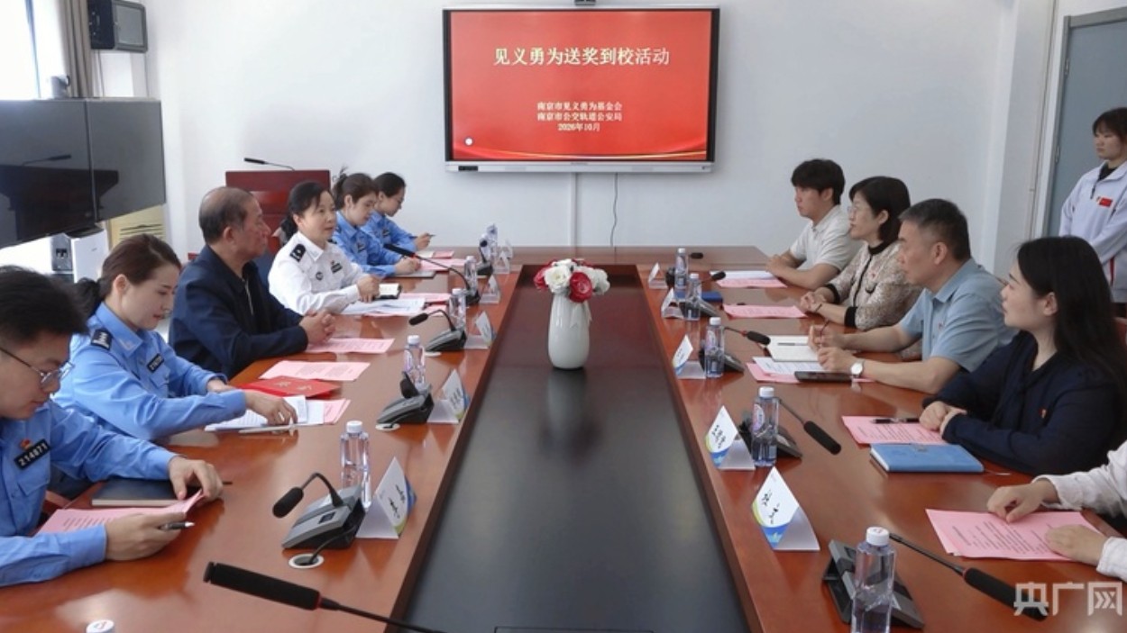 那个怕善良过期的男孩 按下了救人的急停键