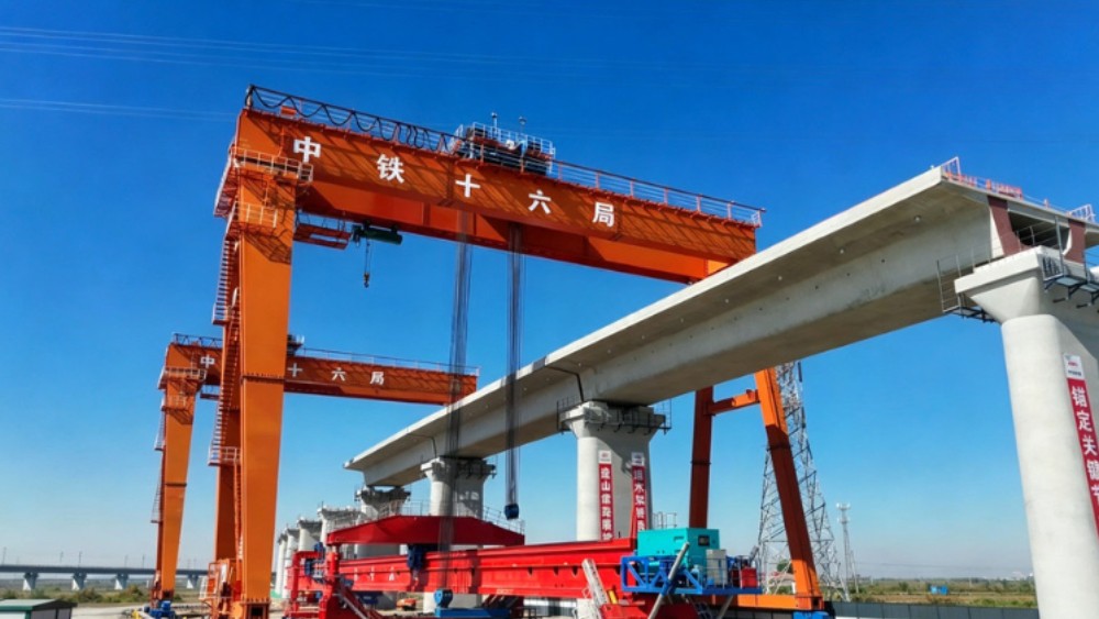 石港津潍联络线SJLZQ-1标项目正式启动架桥机架梁施工 项目建设迈入快车道