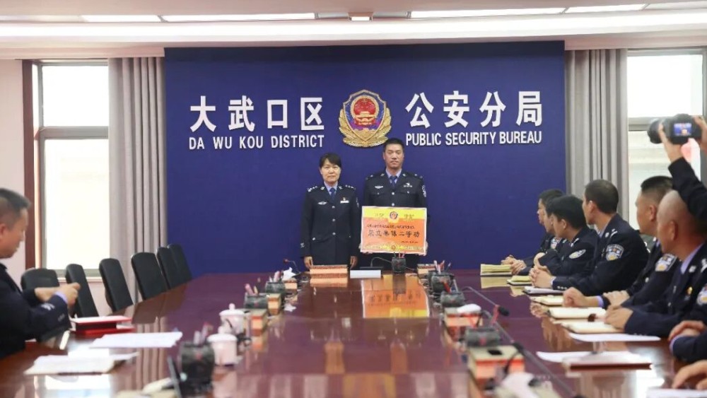 军功章闪耀一线警营 荣誉号角激荡奋进力量