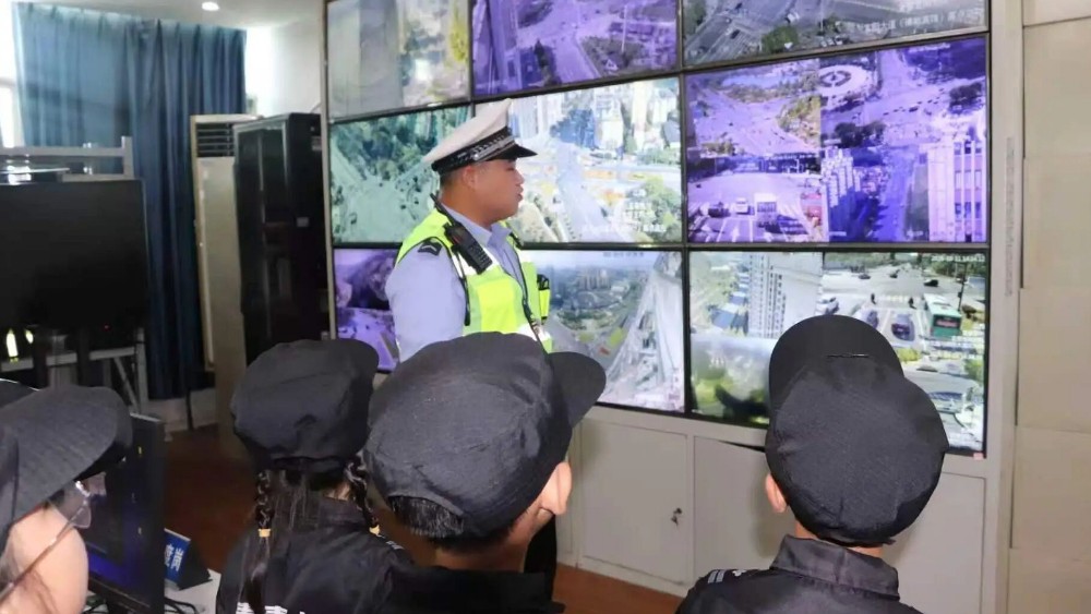 宜春宜阳：萌娃进警营上路口 沉浸式开展交通安全实践课