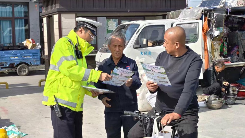 大同交管八大队深化“美丽乡村行”，精准宣教织密农村交通安全防护网