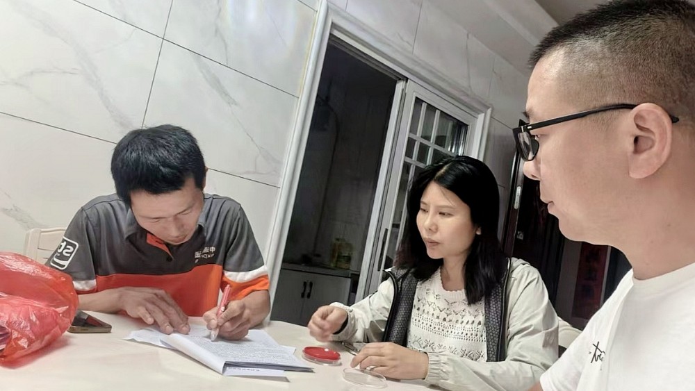 吉安市邮政管理局精准帮扶困难快递员