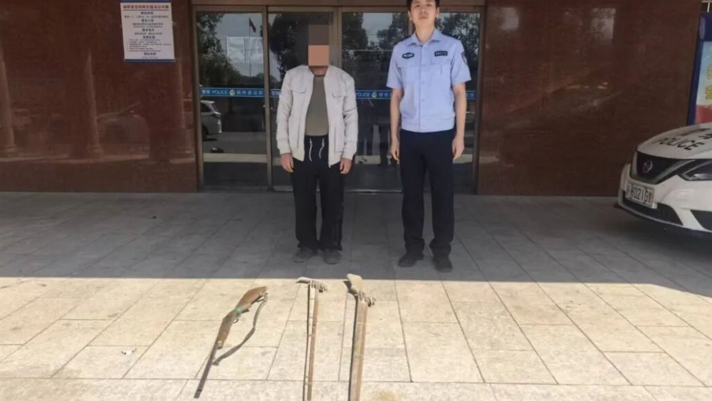 新余分宜：林大爷主动上交三把土铳 助力枪爆隐患清零