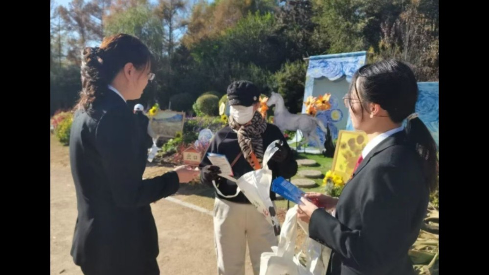 芳园深处传法韵 法润百花护清芬——吉林长春中院开展“百花生香 净朗无殇”禁毒普法宣传